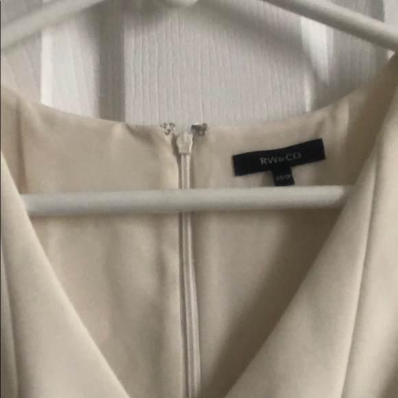 Super Flattering RW&Co Top - Picture 4 of 7